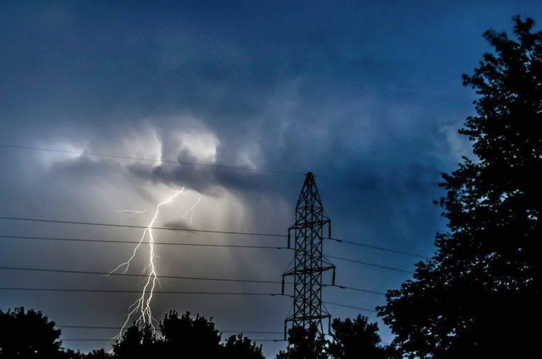 As estruturas metálicas atraem raios? 