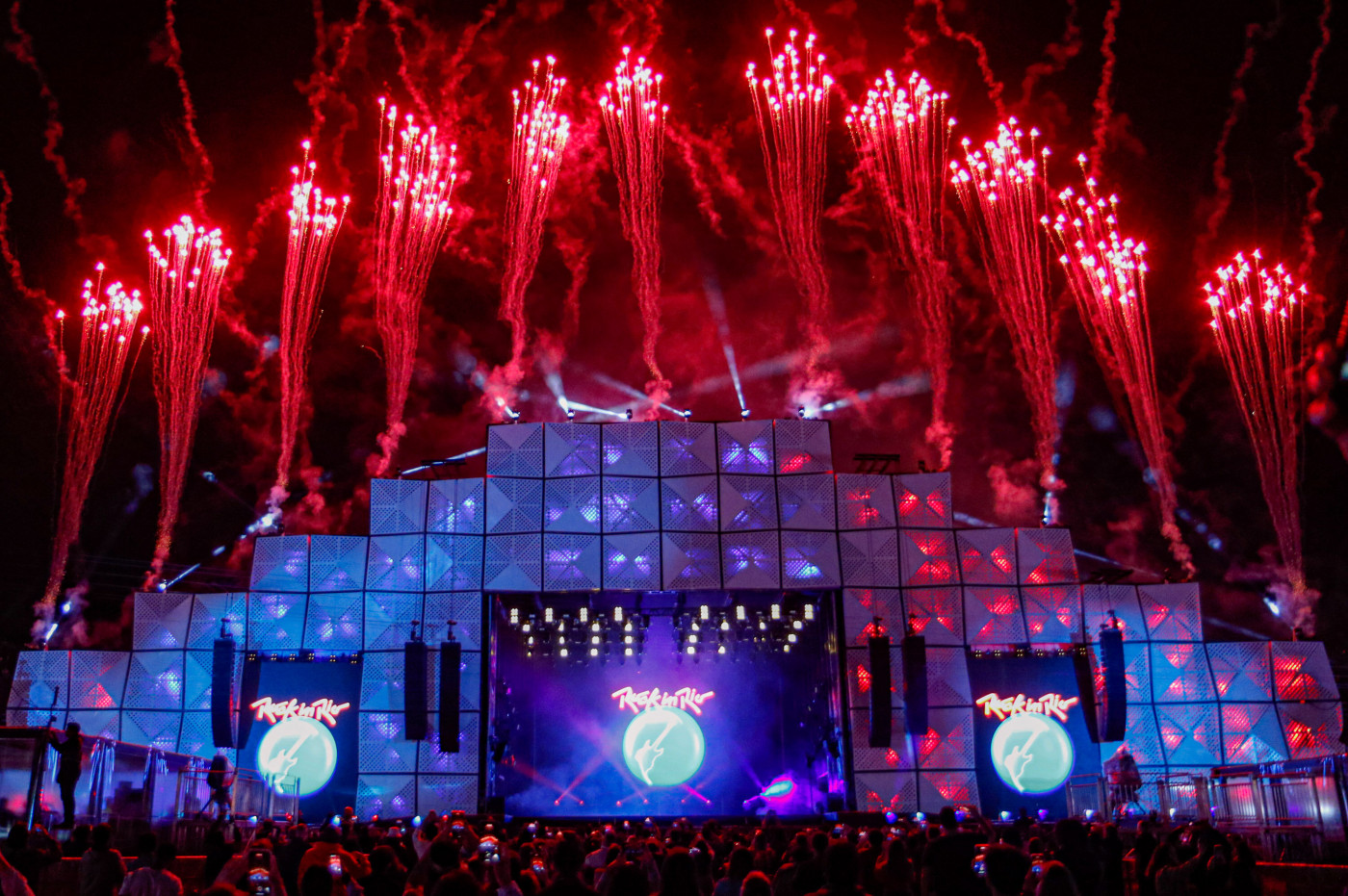 Foto: https://jovempan.com.br/entretenimento/musica/rock-in-rio-2022-confira-os-horarios-do-primeiro-dia-de-shows-e-como-assistir-em-casa.html